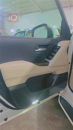 تۆیۆتا لاند کروزەر